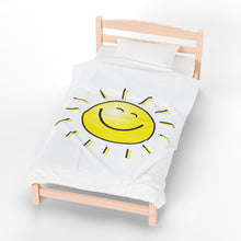 Load image into Gallery viewer, Sunny Smile Velveteen Plush Blanket
